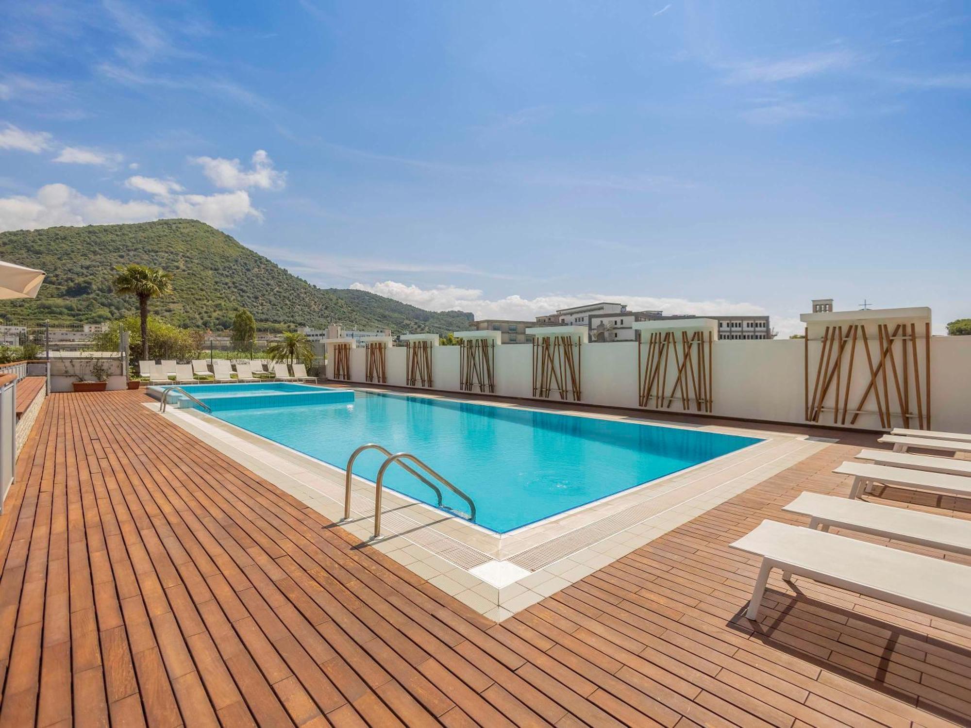 Novotel Est Arechi 4*
